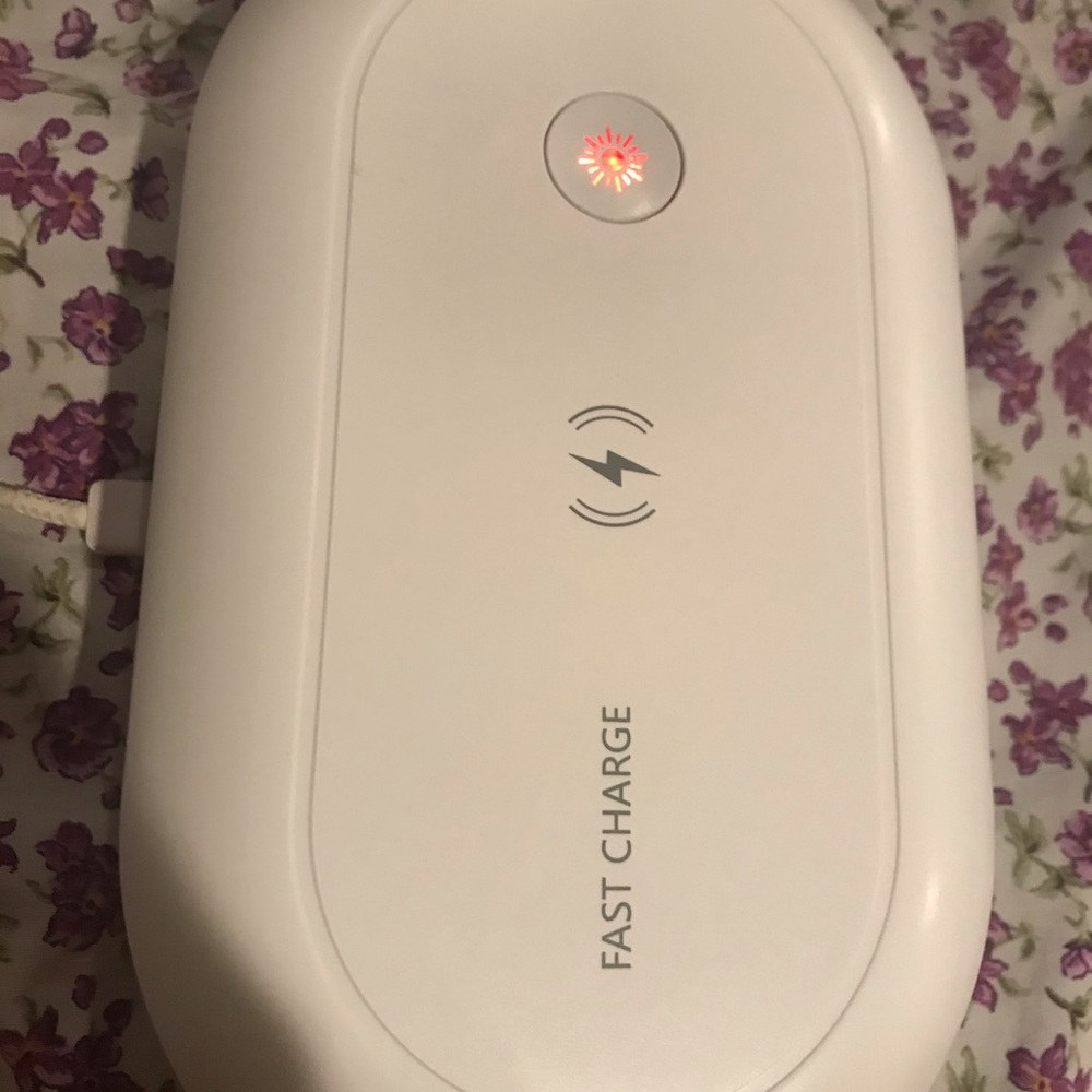 Mobile phone charging sterilizing box